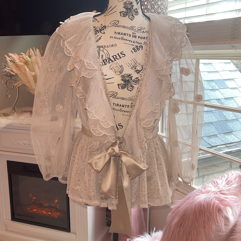 Coquette Style Lace Blouse Designed By Ryu